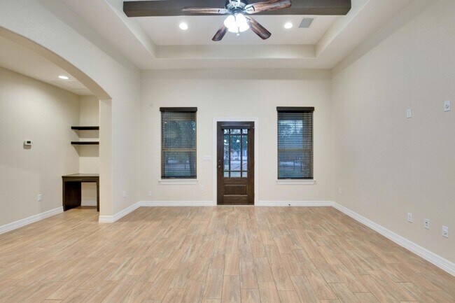 118 N Buckhorn Dr in Bastrop, TX - Building Photo - Building Photo