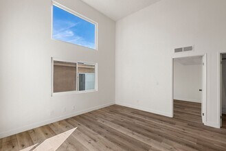 Berendo in Los Angeles, CA - Building Photo - Building Photo