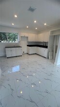 901 NW 116th St in Miami, FL - Building Photo - Building Photo