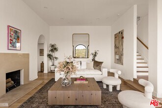 1666 Summitridge Dr in Beverly Hills, CA - Building Photo - Building Photo