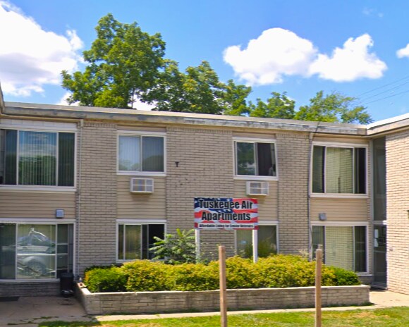 16885 Lahser Rd-Unit -1A in Detroit, MI - Building Photo