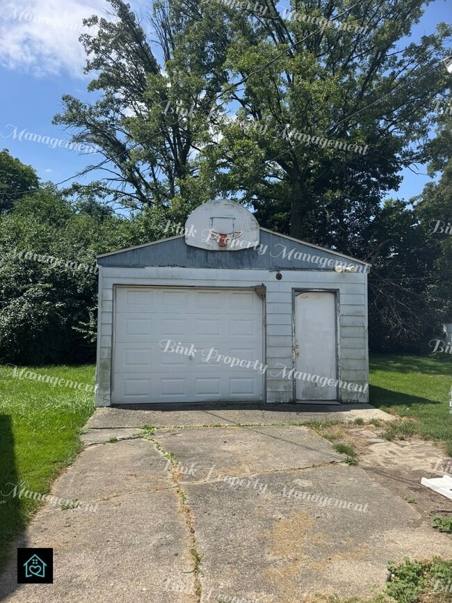2313 Copeman Blvd in Flint, MI - Building Photo - Building Photo