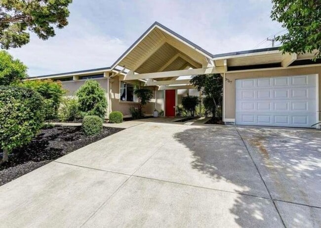property at 3767 Gainsborough Dr