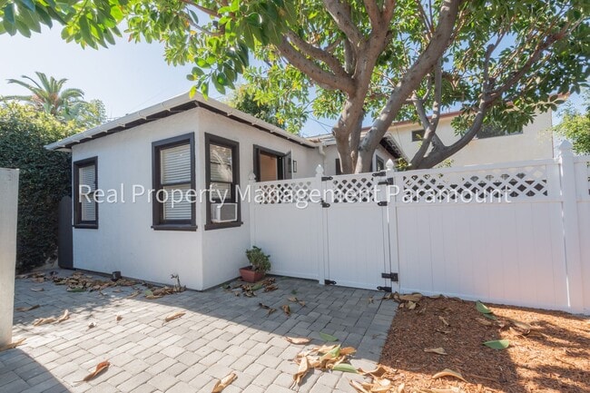 919 N Stanley Ave in West Hollywood, CA - Building Photo - Building Photo