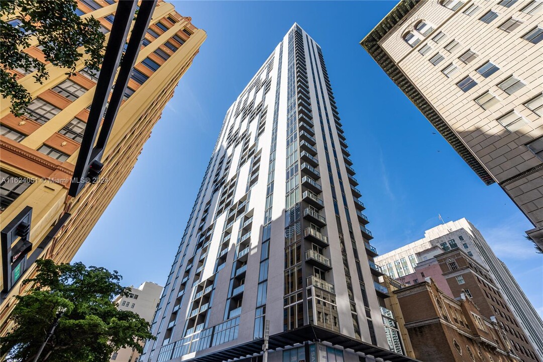 151 SE 1st St, Unit 2104 in Miami, FL - Building Photo