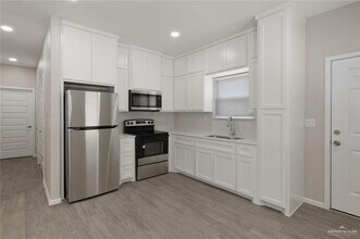 11 S Alamo Rd in Alamo, TX - Building Photo - Building Photo