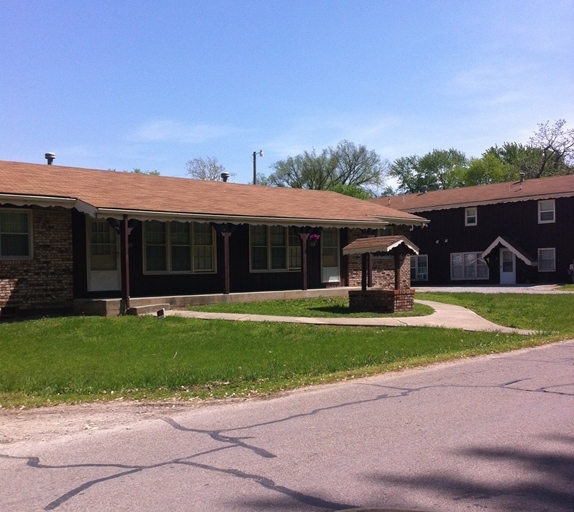 Gingerbread Apartments in El Dorado Springs, MO - Foto de edificio