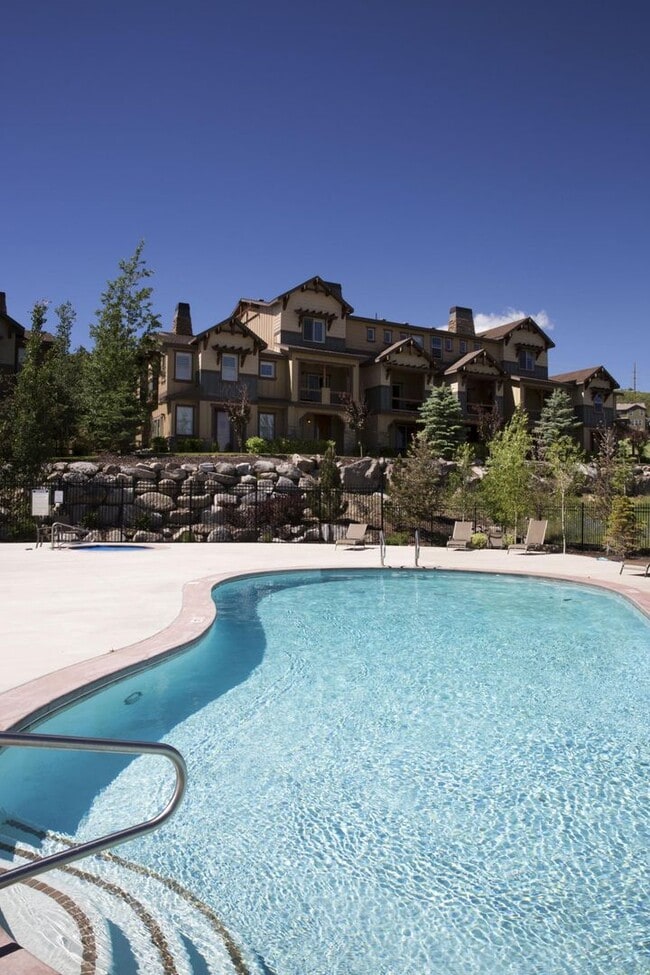 property at 768 W Holliday Dr