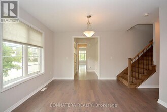 3182 Daisy Way in Oakville, ON - Building Photo - Building Photo