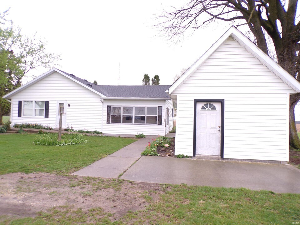 7623 S 750 E in Bluffton, IN - Building Photo