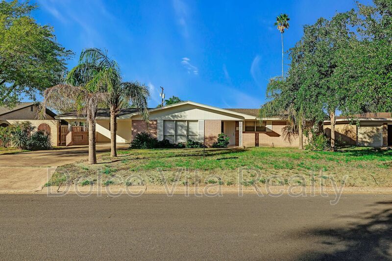 1110 Walnut Ave in McAllen, TX - Building Photo