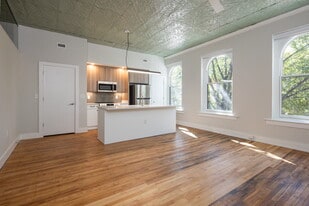 2 E Broad St in Richmond, VA - Building Photo