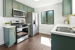 23855 Zuger Dr in Crestline, CA - Building Photo