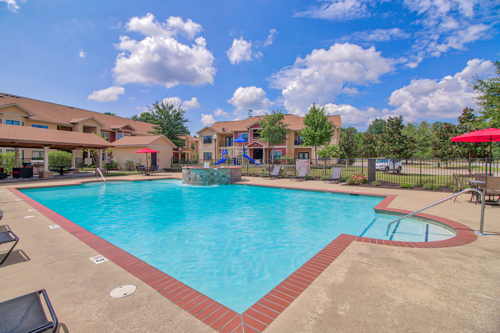 Vista Ridge Apartments in Tupelo, MS | ApartmentHomeLiving.com