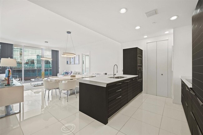 200 Biscayne Blvd Way in Miami, FL - Building Photo - Building Photo