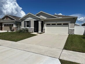 5225 Meadow Song Dr in Okahumpka, FL - Building Photo - Building Photo