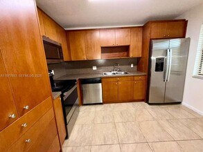 16481 Blatt Blvd, Unit 102 in Weston, FL - Building Photo - Building Photo