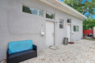 418 NW 47th St in Miami, FL - Building Photo - Building Photo