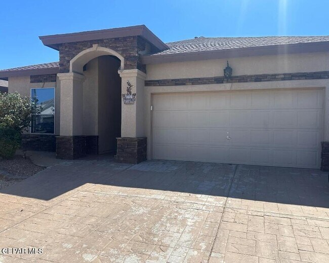 14616 Rockbridge in El Paso, TX - Building Photo - Building Photo