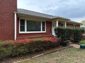 6946 Hickory View Ln in Chattanooga, TN - Building Photo