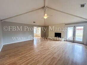 1700 Charlottesville Dr in Ennis, TX - Building Photo - Building Photo