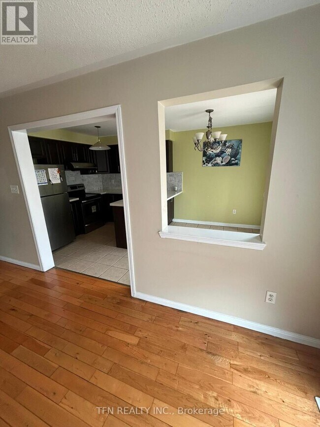 117 Rouge River Dr in Toronto, ON - Building Photo - Building Photo