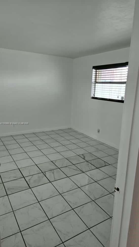 13707 Kendale Lakes Cir in Miami, FL - Building Photo - Building Photo