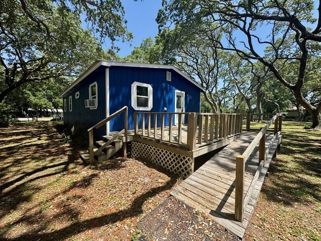 496 Ave A in Eastpoint, FL - Building Photo - Building Photo