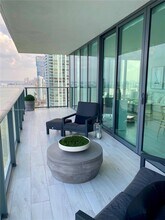 3131 NE 7th Ave, Unit 2801 in Miami, FL - Foto de edificio - Building Photo