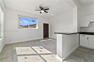 2204 McKinley St in Hollywood, FL - Building Photo - Building Photo