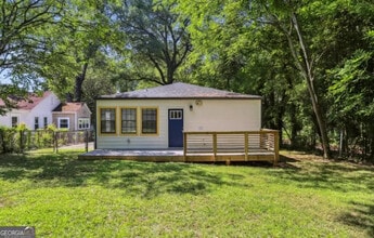 1295 McClure Ave NW in Atlanta, GA - Foto de edificio - Building Photo