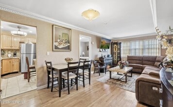 390 College Dr E in Edison, NJ - Building Photo - Building Photo