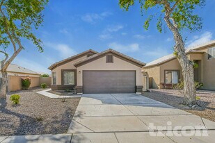 8123 W Hammond Ln, Unit A in Phoenix, AZ - Building Photo