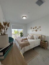 1010 SW 69th Ave in Miami, FL - Building Photo - Building Photo