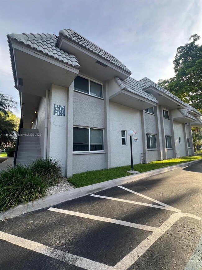 3245 NW 102nd Terrace in Coral Springs, FL - Building Photo - Building Photo