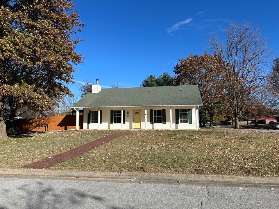 1474 N Caddo Ave in Fayetteville, AR - Building Photo