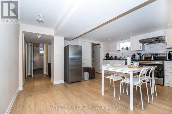 40 Peveril Hill N in Toronto, ON - Building Photo - Building Photo