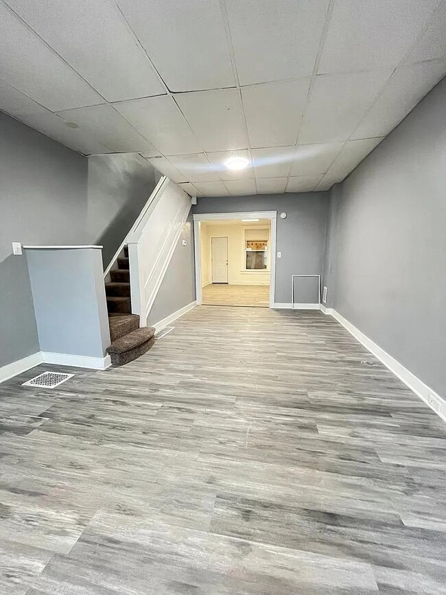 property at 639 N Kenwood Ave
