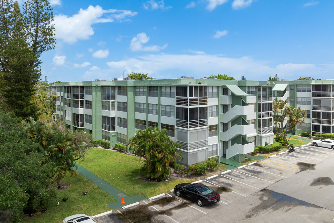 Fountainhead Building in Hollywood, FL - Building Photo