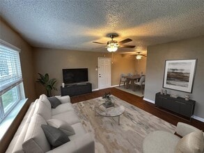 4639 Williams Rd in Benbrook, TX - Foto de edificio - Building Photo