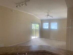 10106 Courtney Oaks Cir in Tampa, FL - Building Photo - Building Photo