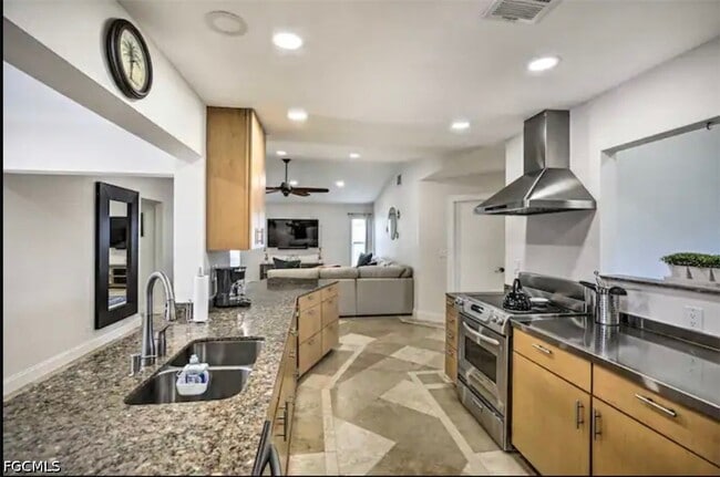 property at 2806 SW 38th Terrace
