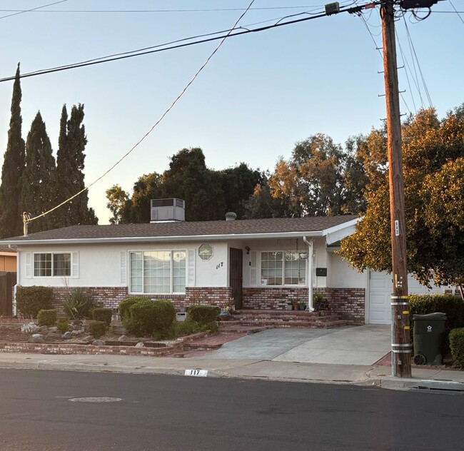 117 E Madill St in Antioch, CA - Building Photo - Building Photo