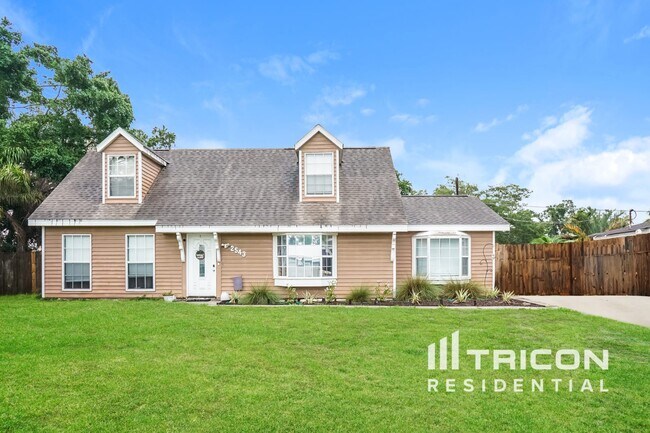 2543 Golden Poinciana Pl