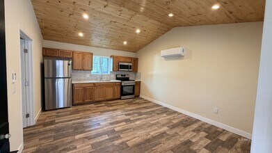 54317 Pine Crest Ave in Idyllwild, CA - Foto de edificio - Building Photo