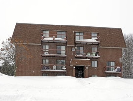 17405 Julie in Montréal, QC - Building Photo