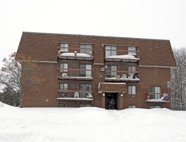 17405 Julie in Montréal, QC - Building Photo - Primary Photo