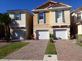 1011 Pipers Cay Dr in West Palm Beach, FL - Building Photo