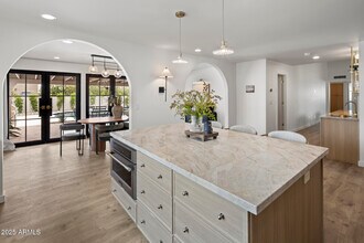 7001 E Thunderbird Rd in Scottsdale, AZ - Building Photo - Building Photo