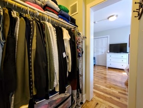 556 W Arlington Pl, Unit 209 in Chicago, IL - Building Photo - Building Photo